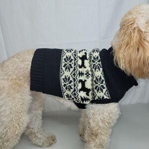 Elegant Black and Cream Dog Sweater‎